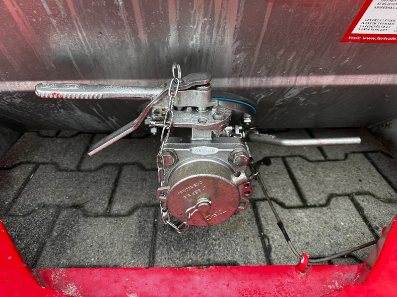 Tartály konténer a következők szállításához vegyi anyagok Welfit Oddy 20FT ISO, 24.990L / 1-COMP / 3 BAFFELS / T11 / 22K2 / 4 manholes / 5Y- + CSC-inspection valid until 04/2028: 7 kép. Tartály konténer a következők szállításához vegyi anyagok Welfit Oddy 20FT ISO, 24.990L / 1-COMP / 3 BAFFELS / T11 / 22K2 / 4 manholes / 5Y- + CSC-inspection valid until 04/2028: 7 kép.