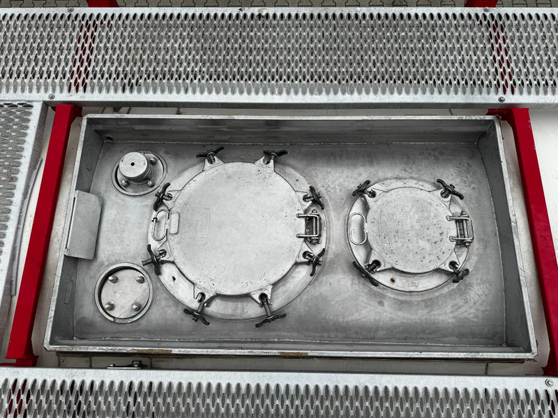 Tartály konténer a következők szállításához vegyi anyagok Welfit Oddy 20FT ISO, 24.990L / 1-COMP / 3 BAFFELS / T11 / 22K2 / 4 manholes / 5Y- + CSC-inspection valid until 04/2028: 13 kép. Tartály konténer a következők szállításához vegyi anyagok Welfit Oddy 20FT ISO, 24.990L / 1-COMP / 3 BAFFELS / T11 / 22K2 / 4 manholes / 5Y- + CSC-inspection valid until 04/2028: 13 kép.