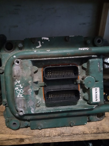 EDC VOLVO FH420 D13C420 20995620 P04 - ECU - Teherautó: 2 kép. EDC VOLVO FH420 D13C420 20995620 P04 - ECU - Teherautó: 2 kép.