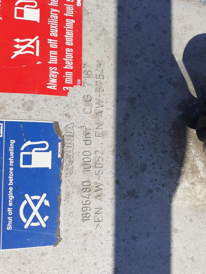 SCANIA R440 - Üzemanyag tartály - Alvaz teherautó: 2 kép. SCANIA R440 - Üzemanyag tartály - Alvaz teherautó: 2 kép.