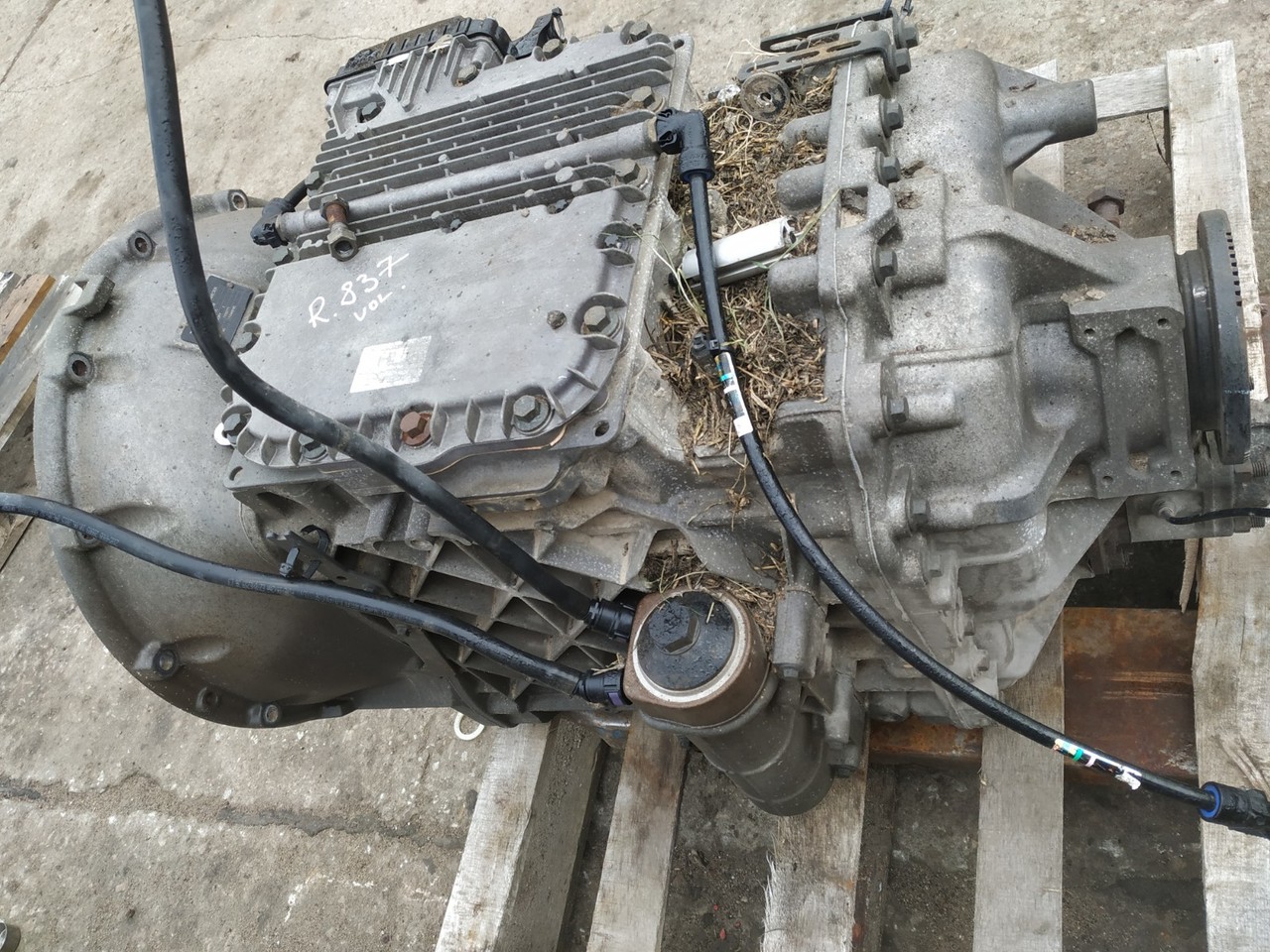 VOLVO FH4 - Sebességváltó - Teherautó: 2 kép. VOLVO FH4 - Sebességváltó - Teherautó: 2 kép.