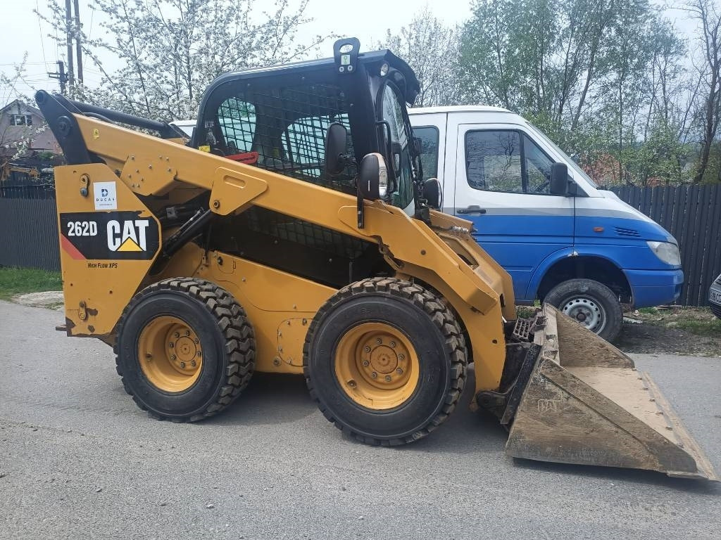 CATERPILLAR 262 D XPS - Mini homlokrakodó: 2 kép. CATERPILLAR 262 D XPS - Mini homlokrakodó: 2 kép.