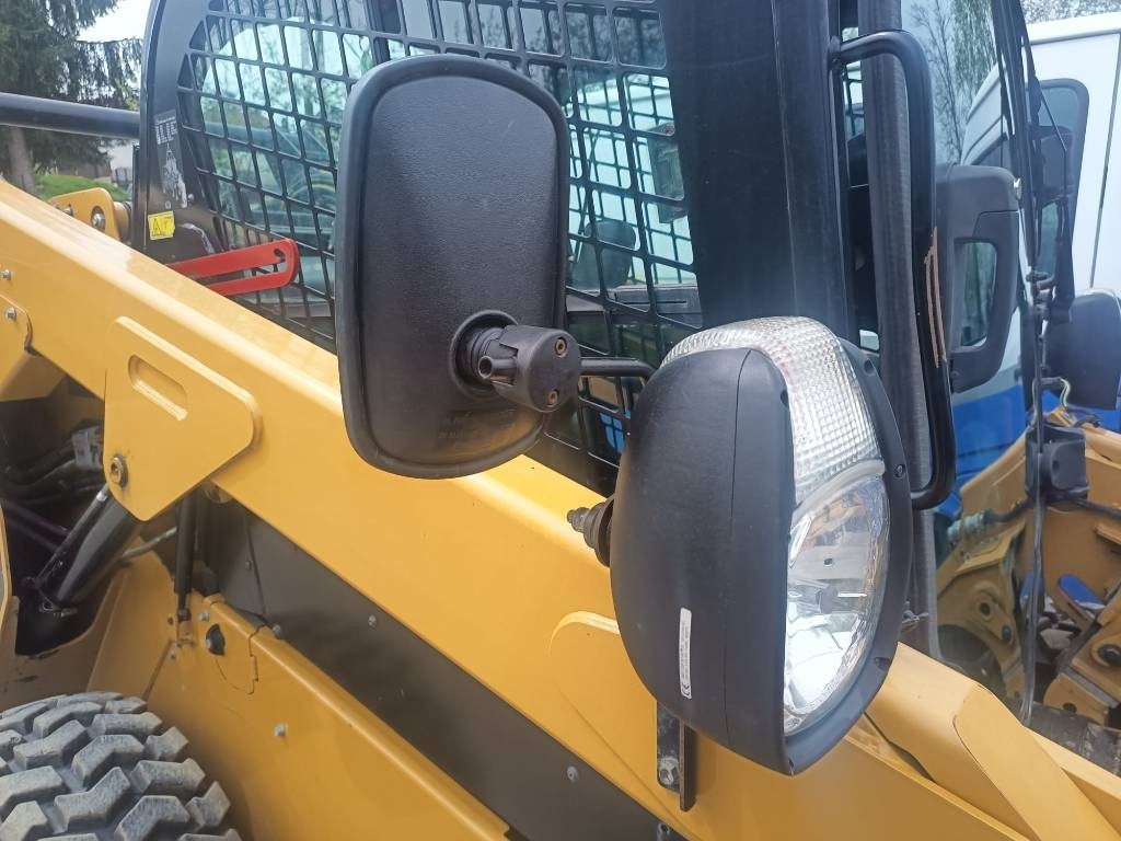 CATERPILLAR 262 D XPS - Mini homlokrakodó: 5 kép. CATERPILLAR 262 D XPS - Mini homlokrakodó: 5 kép.
