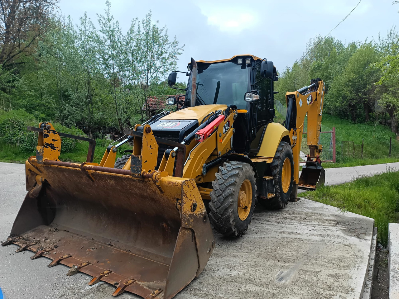 CATERPILLAR 432 07A - Kotrórakodó: 2 kép. CATERPILLAR 432 07A - Kotrórakodó: 2 kép.