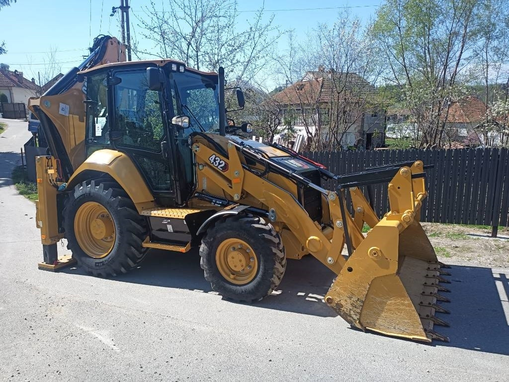 CATERPILLAR 432 07A - Kotrórakodó: 2 kép. CATERPILLAR 432 07A - Kotrórakodó: 2 kép.