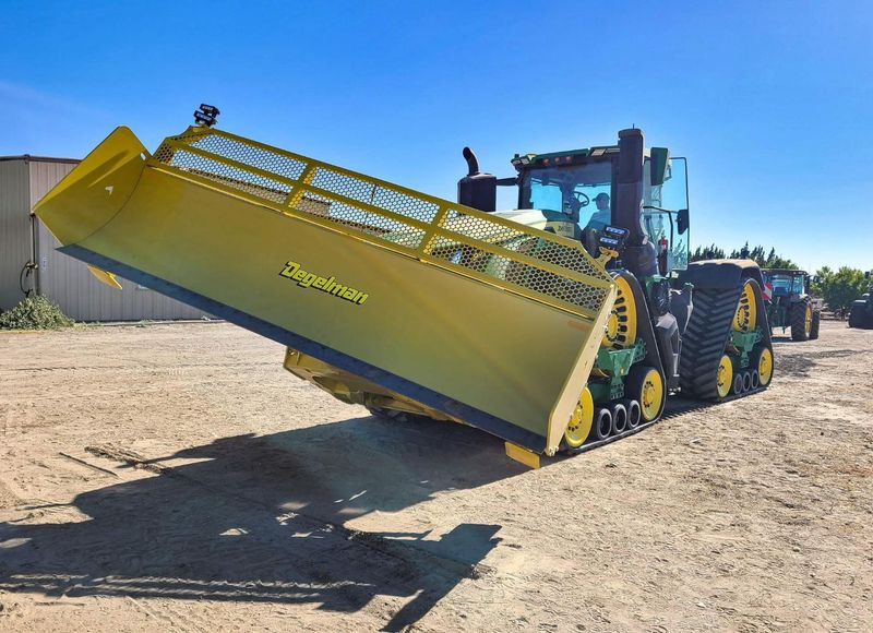 Degelman Dozer Blade 7900 zum John Deere 9RX 710, 9RX 770, 9RX 830 - Tolólap: 1 kép. Degelman Dozer Blade 7900 zum John Deere 9RX 710, 9RX 770, 9RX 830 - Tolólap: 1 kép.