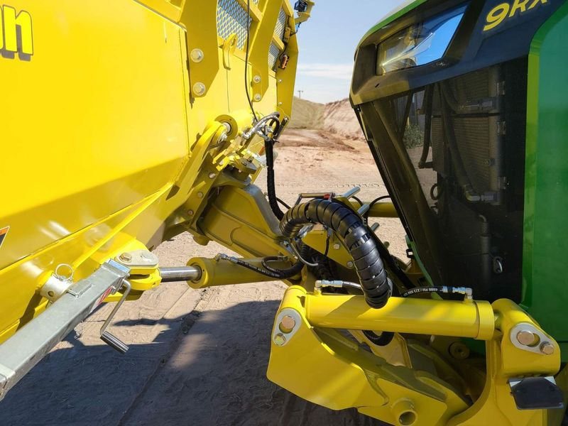 Degelman Dozer Blade 7900 zum John Deere 9RX 710, 9RX 770, 9RX 830 - Tolólap: 2 kép. Degelman Dozer Blade 7900 zum John Deere 9RX 710, 9RX 770, 9RX 830 - Tolólap: 2 kép.
