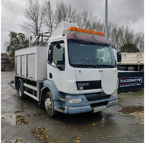 DAF CF - Emelőkosaras teherautó: 3 kép. DAF CF - Emelőkosaras teherautó: 3 kép.
