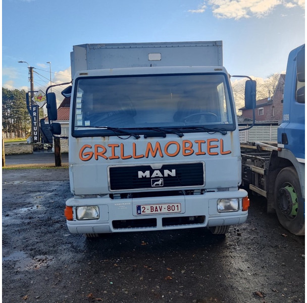 MAN 26.372 - Dobozos felépítményű teherautó: 4 kép. MAN 26.372 - Dobozos felépítményű teherautó: 4 kép.