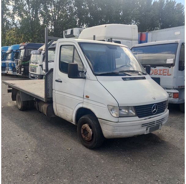 Mercedes-Benz TN-412-DD - Platós kisteherautó: 2 kép. Mercedes-Benz TN-412-DD - Platós kisteherautó: 2 kép.