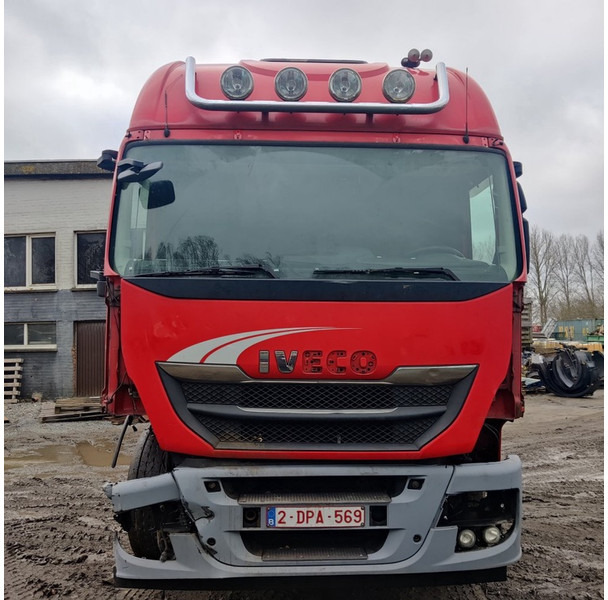 Iveco STRALIS-460 - Nyergesvontató: 2 kép. Iveco STRALIS-460 - Nyergesvontató: 2 kép.