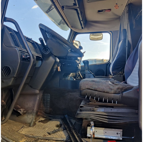 Volvo FH-GLOBBETROTTER - Nyergesvontató: 3 kép. Volvo FH-GLOBBETROTTER - Nyergesvontató: 3 kép.