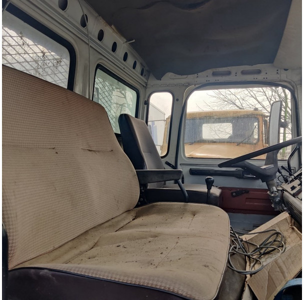 Billenőplatós teherautó Renault 230: 7 kép.