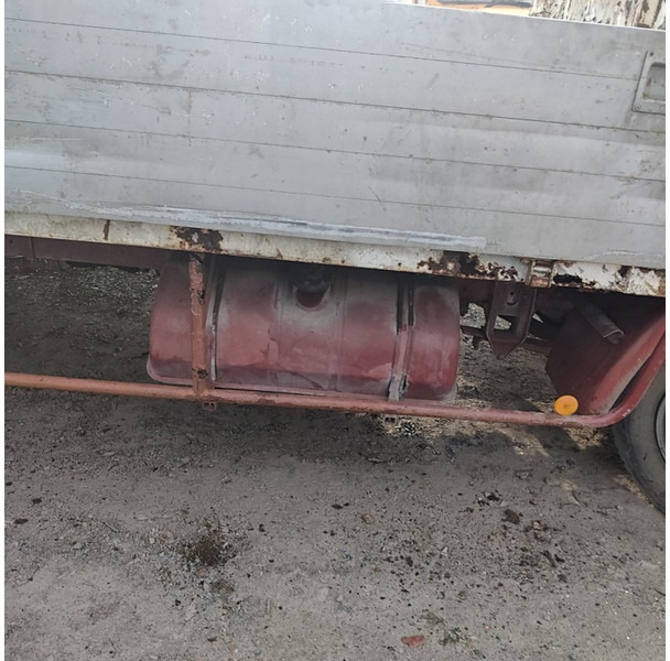 Billenőplatós teherautó Renault 230: 8 kép.