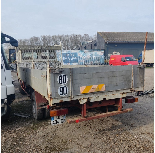 Billenőplatós teherautó Renault 230: 6 kép.