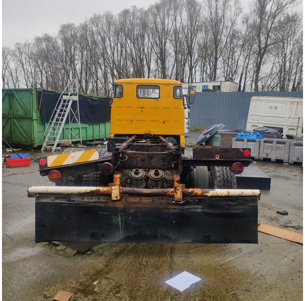 Scania 110 - Billenőplatós teherautó: 4 kép. Scania 110 - Billenőplatós teherautó: 4 kép.