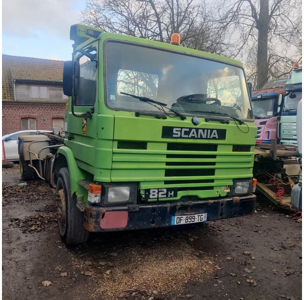 Scania 82-H - Cserefelépítményes teherautó: 1 kép. Scania 82-H - Cserefelépítményes teherautó: 1 kép.