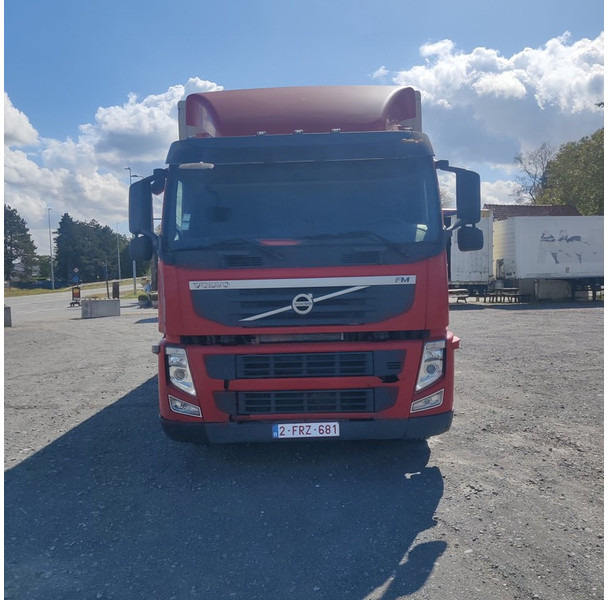 Volvo fm-330 - Dobozos felépítményű teherautó: 2 kép. Volvo fm-330 - Dobozos felépítményű teherautó: 2 kép.