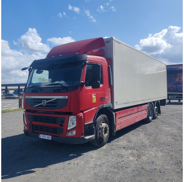 Volvo fm-330 - Dobozos felépítményű teherautó: 1 kép. Volvo fm-330 - Dobozos felépítményű teherautó: 1 kép.