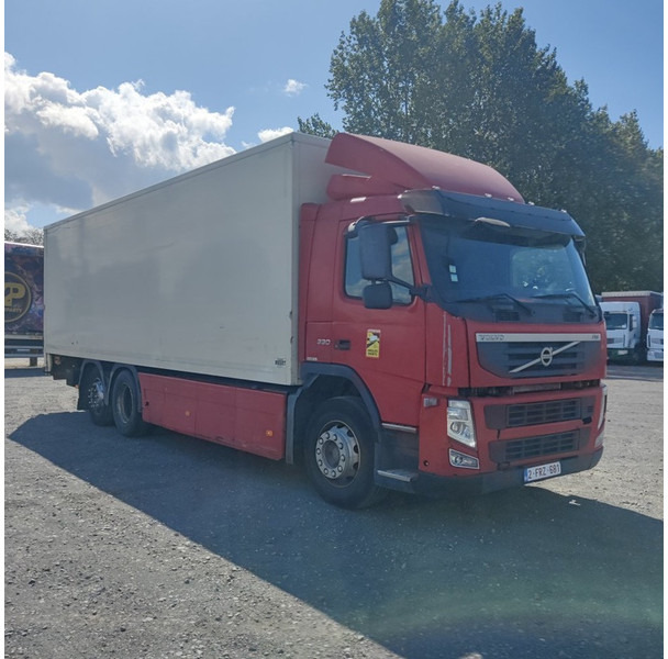 Volvo fm-330 - Dobozos felépítményű teherautó: 3 kép. Volvo fm-330 - Dobozos felépítményű teherautó: 3 kép.