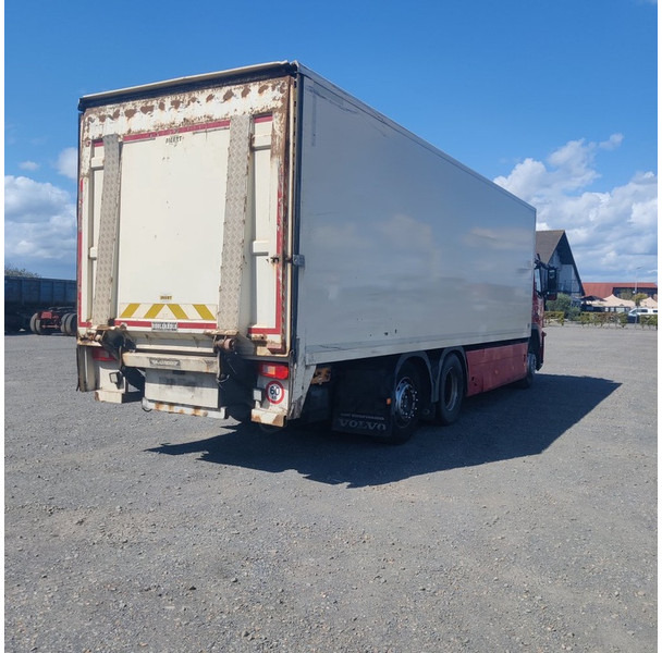 Volvo fm-330 - Dobozos felépítményű teherautó: 4 kép. Volvo fm-330 - Dobozos felépítményű teherautó: 4 kép.