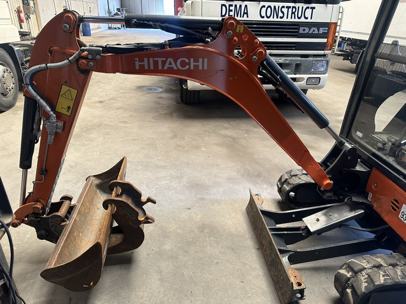 Hitachi ZAXIS ZX19-6 CR 1.9T - 1349H - CABINE - ADJUSTABLE TRACKS - EXTRA HYDR - QUICK HITCH - BE MACHINE - Minikotró: 4 kép. Hitachi ZAXIS ZX19-6 CR 1.9T - 1349H - CABINE - ADJUSTABLE TRACKS - EXTRA HYDR - QUICK HITCH - BE MACHINE - Minikotró: 4 kép.