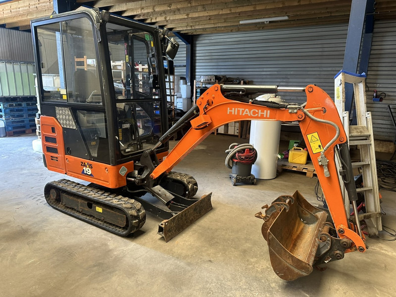 Hitachi ZAXIS ZX19-6 CR 1.9T - 1349H - CABINE - ADJUSTABLE TRACKS - EXTRA HYDR - QUICK HITCH - BE MACHINE - Minikotró: 1 kép. Hitachi ZAXIS ZX19-6 CR 1.9T - 1349H - CABINE - ADJUSTABLE TRACKS - EXTRA HYDR - QUICK HITCH - BE MACHINE - Minikotró: 1 kép.