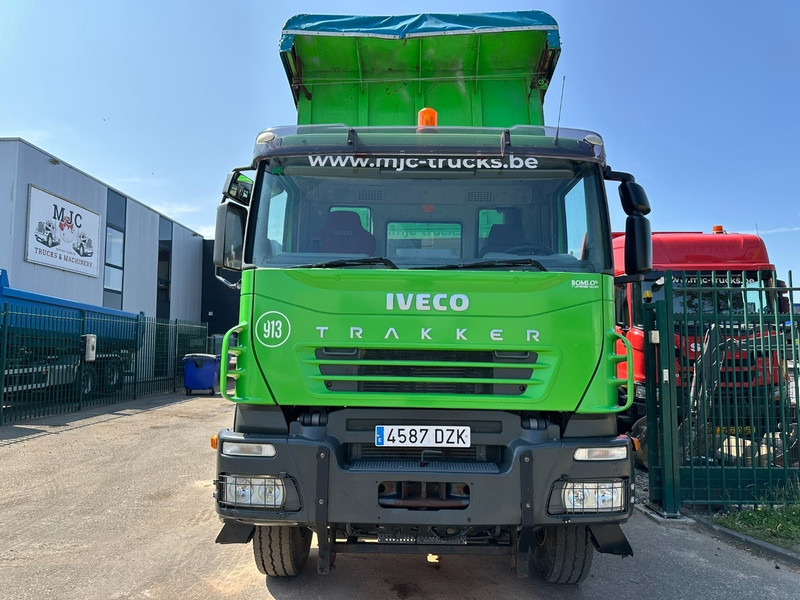 Iveco TRAKKER 310 6x4 STEEL TIPPER / KIPPER 35m³ - MANUAL ZF - BIG AXLES / HUB REDUCTION - STEEL SPRING / BLATT / LAMES - Billenőplatós teherautó: 2 kép. Iveco TRAKKER 310 6x4 STEEL TIPPER / KIPPER 35m³ - MANUAL ZF - BIG AXLES / HUB REDUCTION - STEEL SPRING / BLATT / LAMES - Billenőplatós teherautó: 2 kép.
