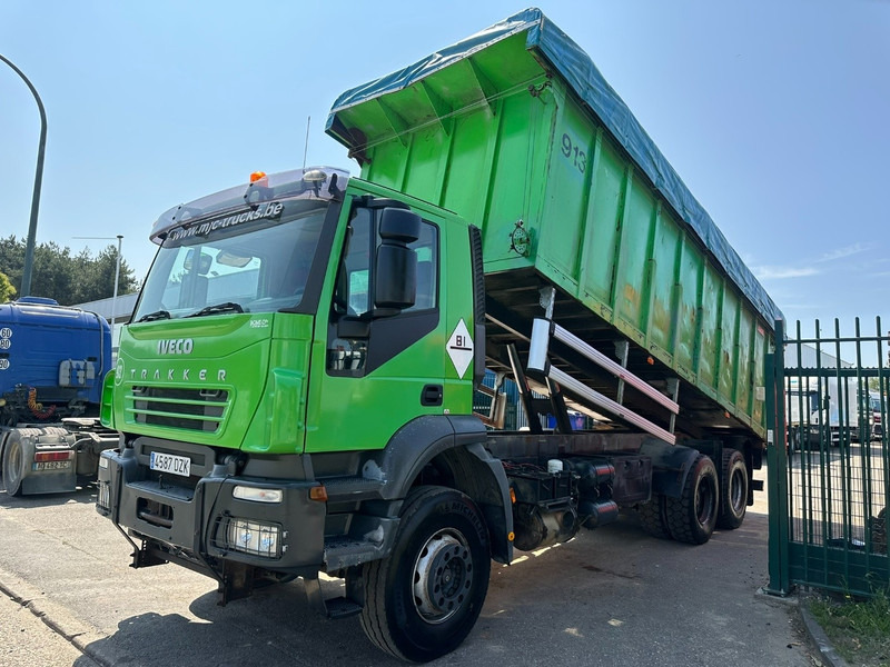 Iveco TRAKKER 310 6x4 STEEL TIPPER / KIPPER 35m³ - MANUAL ZF - BIG AXLES / HUB REDUCTION - STEEL SPRING / BLATT / LAMES - Billenőplatós teherautó: 3 kép. Iveco TRAKKER 310 6x4 STEEL TIPPER / KIPPER 35m³ - MANUAL ZF - BIG AXLES / HUB REDUCTION - STEEL SPRING / BLATT / LAMES - Billenőplatós teherautó: 3 kép.