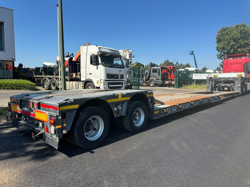 Kässbohrer LB2 48T - LOWBED - TIEFBETT / REMOVABLE NECK - ABNEHMBARE SCHWANENHALS - HYDR STEERING AXLES / LENKACHSEN - BPW - Félpótkocsi mélybölcsős: 2 kép. Kässbohrer LB2 48T - LOWBED - TIEFBETT / REMOVABLE NECK - ABNEHMBARE SCHWANENHALS - HYDR STEERING AXLES / LENKACHSEN - BPW - Félpótkocsi mélybölcsős: 2 kép.