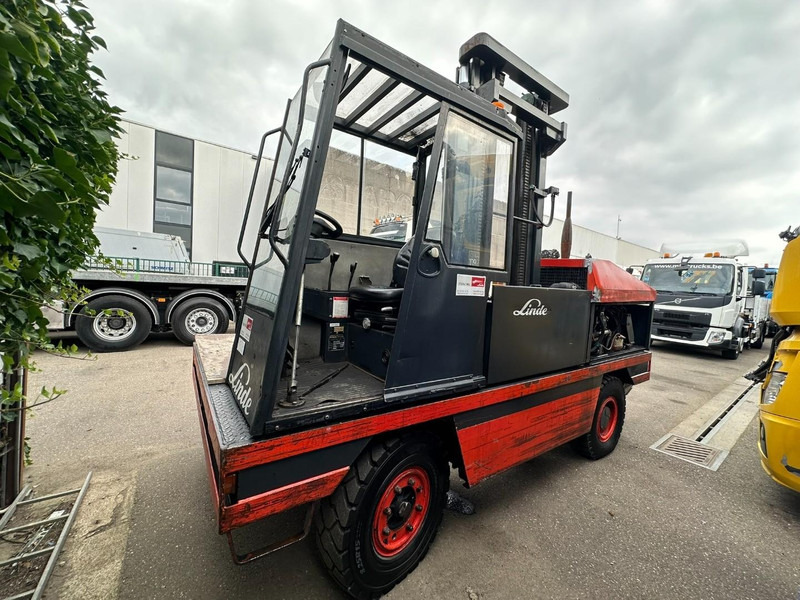 Linde S50 W SIDELOADER 5T - SEITENSTAPLER - 4 WAY FORKLIFT - COMBILIFT - CE - BE MACHINE - Oldalrakodó targoncá: 4 kép. Linde S50 W SIDELOADER 5T - SEITENSTAPLER - 4 WAY FORKLIFT - COMBILIFT - CE - BE MACHINE - Oldalrakodó targoncá: 4 kép.