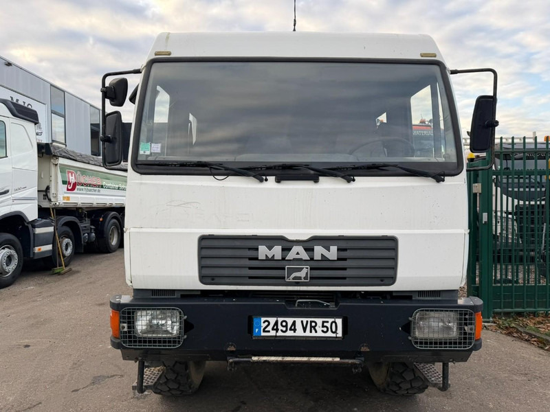 MAN LE 220 C - 10.5T - 4x4 CAMPING CAR - WOHNMOBILBASIS - CAMION EXPEDITION - CAMPER BASE - Dobozos felépítményű teherautó: 2 kép. MAN LE 220 C - 10.5T - 4x4 CAMPING CAR - WOHNMOBILBASIS - CAMION EXPEDITION - CAMPER BASE - Dobozos felépítményű teherautó: 2 kép.