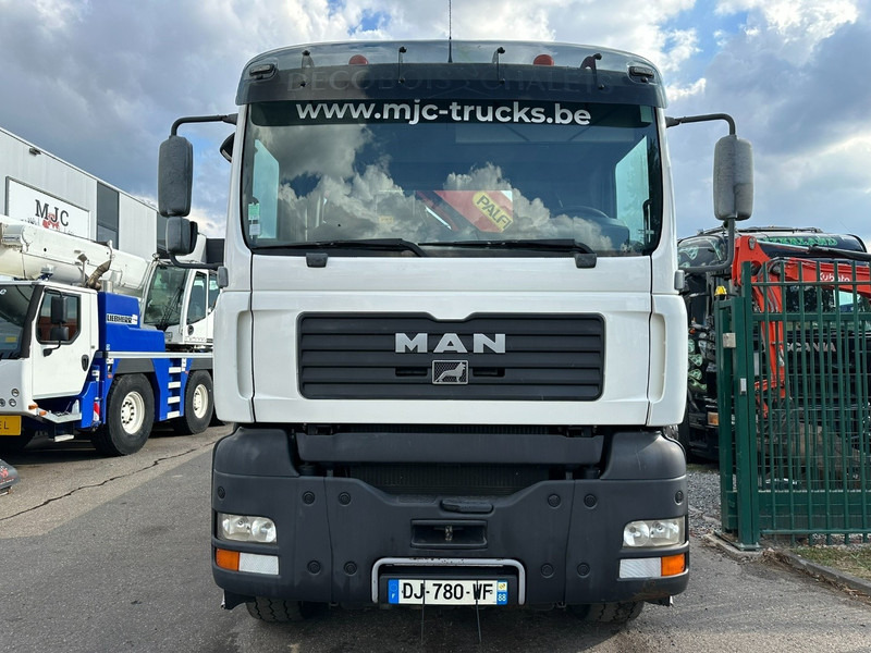 MAN TGA 33.350 6x6 PRITSCHE + (27.5m) KRAN PALFINGER PK36002 E 6x + JIB + WINCH - *184.000km* - MANUAL - EURO 3 - Platós teherautó, Darus autó: 3 kép. MAN TGA 33.350 6x6 PRITSCHE + (27.5m) KRAN PALFINGER PK36002 E 6x + JIB + WINCH - *184.000km* - MANUAL - EURO 3 - Platós teherautó, Darus autó: 3 kép.