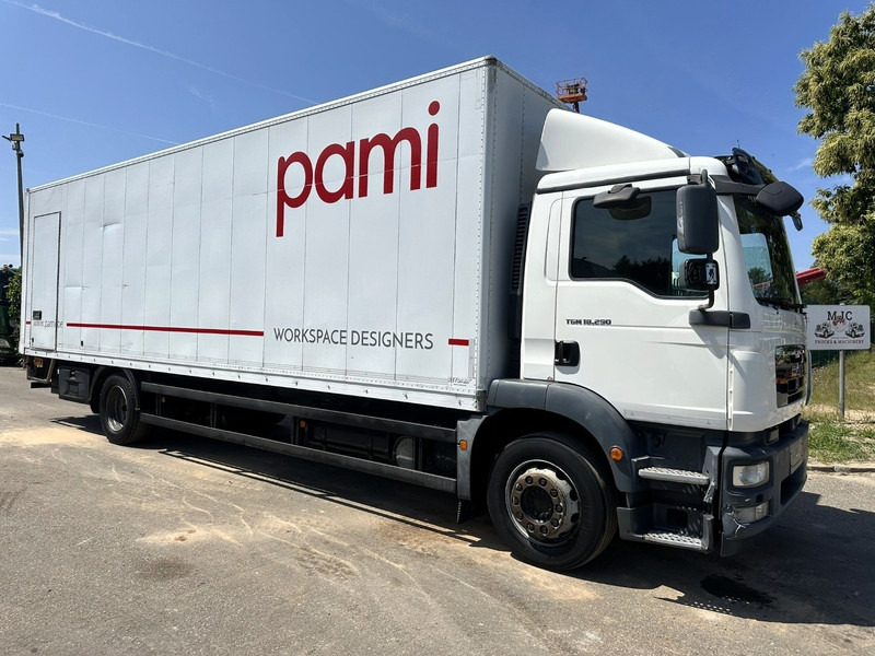 MAN TGM 18.290 CLOSED BOX 8m80 x 2m48 x 2m48 - EURO 5 - AIR SUSP - A/C - TAILLIFT 2000kg - BELGIAN TRUCK - Dobozos felépítményű teherautó: 1 kép. MAN TGM 18.290 CLOSED BOX 8m80 x 2m48 x 2m48 - EURO 5 - AIR SUSP - A/C - TAILLIFT 2000kg - BELGIAN TRUCK - Dobozos felépítményű teherautó: 1 kép.