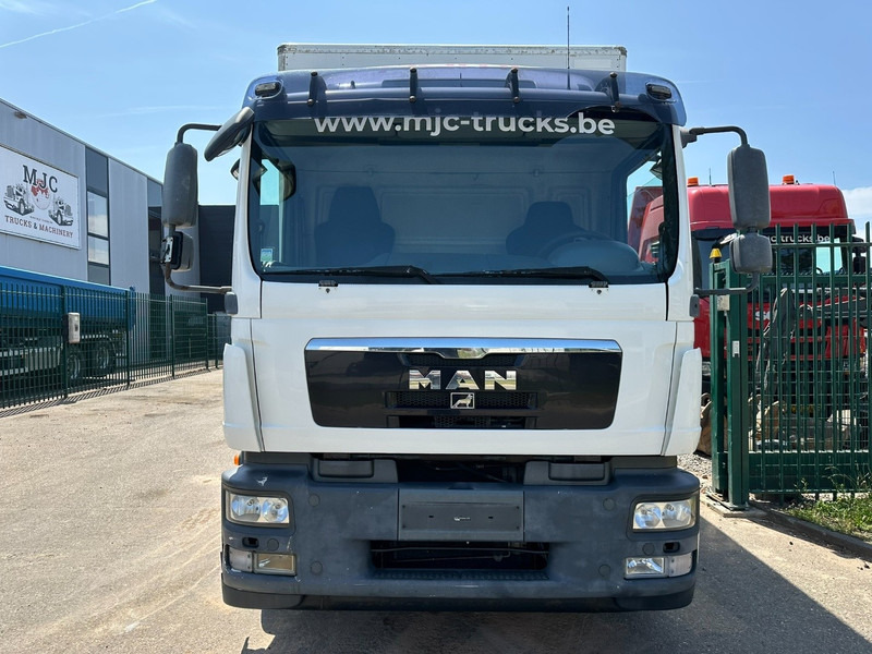 MAN TGM 18.290 CLOSED BOX 8m80 x 2m48 x 2m48 - EURO 5 - AIR SUSP - A/C - TAILLIFT 2000kg - BELGIAN TRUCK - Dobozos felépítményű teherautó: 2 kép. MAN TGM 18.290 CLOSED BOX 8m80 x 2m48 x 2m48 - EURO 5 - AIR SUSP - A/C - TAILLIFT 2000kg - BELGIAN TRUCK - Dobozos felépítményű teherautó: 2 kép.