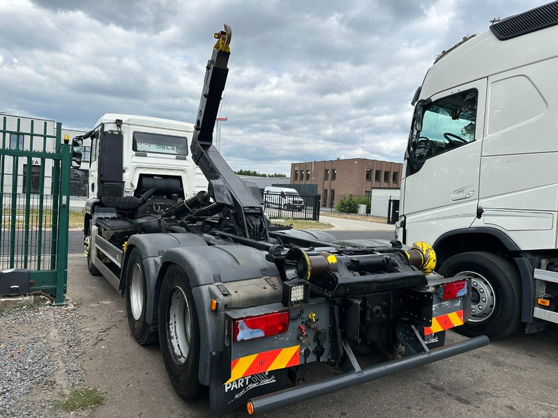 MAN TGS 28.360 6x2 HOOKLIFT 21T HIAB MULTILIFT XR21-S51 - LIFT AXLE - BE TRUCK - Horgos rakodó teherautó: 4 kép. MAN TGS 28.360 6x2 HOOKLIFT 21T HIAB MULTILIFT XR21-S51 - LIFT AXLE - BE TRUCK - Horgos rakodó teherautó: 4 kép.