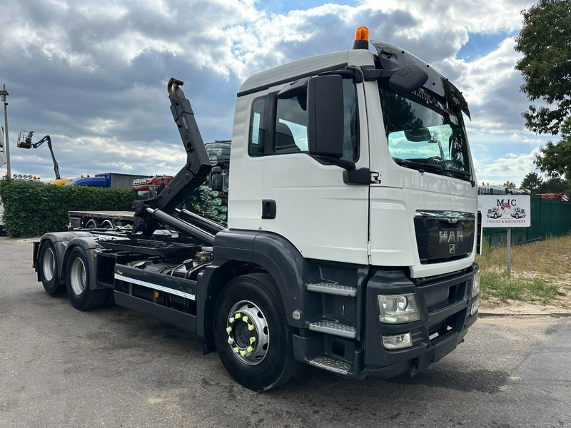 MAN TGS 28.360 6x2 HOOKLIFT 21T HIAB MULTILIFT XR21-S51 - LIFT AXLE - BE TRUCK - Horgos rakodó teherautó: 1 kép. MAN TGS 28.360 6x2 HOOKLIFT 21T HIAB MULTILIFT XR21-S51 - LIFT AXLE - BE TRUCK - Horgos rakodó teherautó: 1 kép.