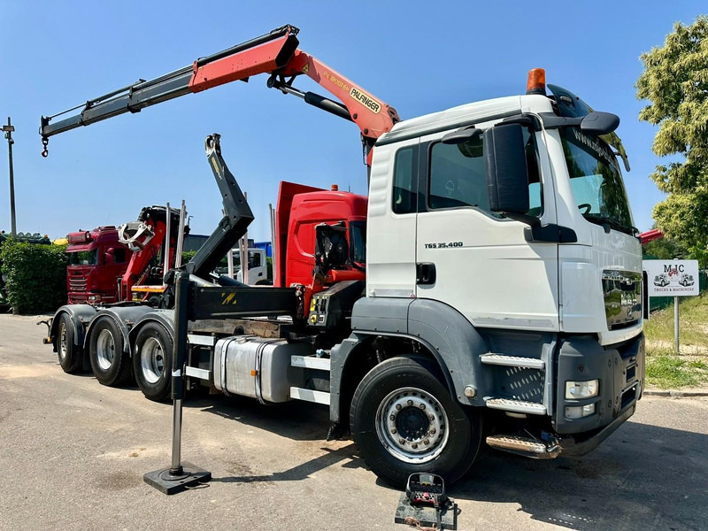 MAN TGS 35.400 8x4 TRIDEM HOOKLIFT T22 + CRANE PALFINGER PK 18001 EH + RADIO - EURO 5 - LIFT/STEERING AXLE - BE TRUCK - Horgos rakodó teherautó, Darus autó: 1 kép. MAN TGS 35.400 8x4 TRIDEM HOOKLIFT T22 + CRANE PALFINGER PK 18001 EH + RADIO - EURO 5 - LIFT/STEERING AXLE - BE TRUCK - Horgos rakodó teherautó, Darus autó: 1 kép.
