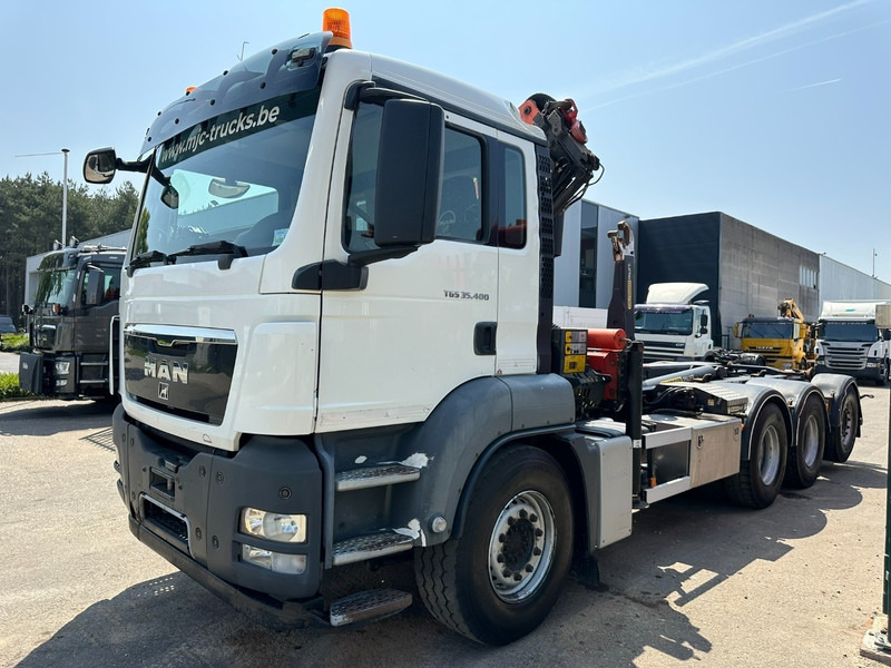 MAN TGS 35.400 8x4 TRIDEM HOOKLIFT T22 + CRANE PALFINGER PK 18001 EH + RADIO - EURO 5 - LIFT/STEERING AXLE - BE TRUCK - Horgos rakodó teherautó, Darus autó: 4 kép. MAN TGS 35.400 8x4 TRIDEM HOOKLIFT T22 + CRANE PALFINGER PK 18001 EH + RADIO - EURO 5 - LIFT/STEERING AXLE - BE TRUCK - Horgos rakodó teherautó, Darus autó: 4 kép.