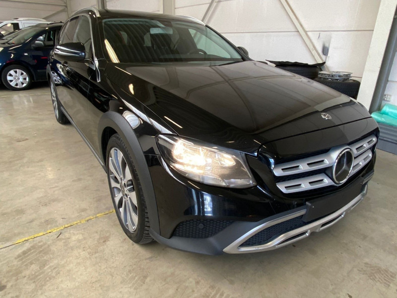 Mercedes-Benz E220d ALL-TERRAIN - 4 MATIC 4x4 - automatic - alcantara - 20" - BE CAR - Autó: 2 kép. Mercedes-Benz E220d ALL-TERRAIN - 4 MATIC 4x4 - automatic - alcantara - 20" - BE CAR - Autó: 2 kép.