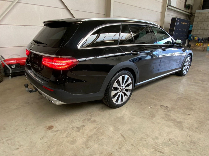 Mercedes-Benz E220d ALL-TERRAIN - 4 MATIC 4x4 - automatic - alcantara - 20" - BE CAR - Autó: 3 kép. Mercedes-Benz E220d ALL-TERRAIN - 4 MATIC 4x4 - automatic - alcantara - 20" - BE CAR - Autó: 3 kép.