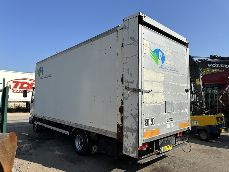 Renault MIDLUM 180 DCI 10T - CLOSED BOX 6.5m x 2.47m x 2.52m - E3 - AIR SUSPENSION - MANUAL - FR TRUCK - Dobozos felépítményű teherautó: 4 kép. Renault MIDLUM 180 DCI 10T - CLOSED BOX 6.5m x 2.47m x 2.52m - E3 - AIR SUSPENSION - MANUAL - FR TRUCK - Dobozos felépítményű teherautó: 4 kép.