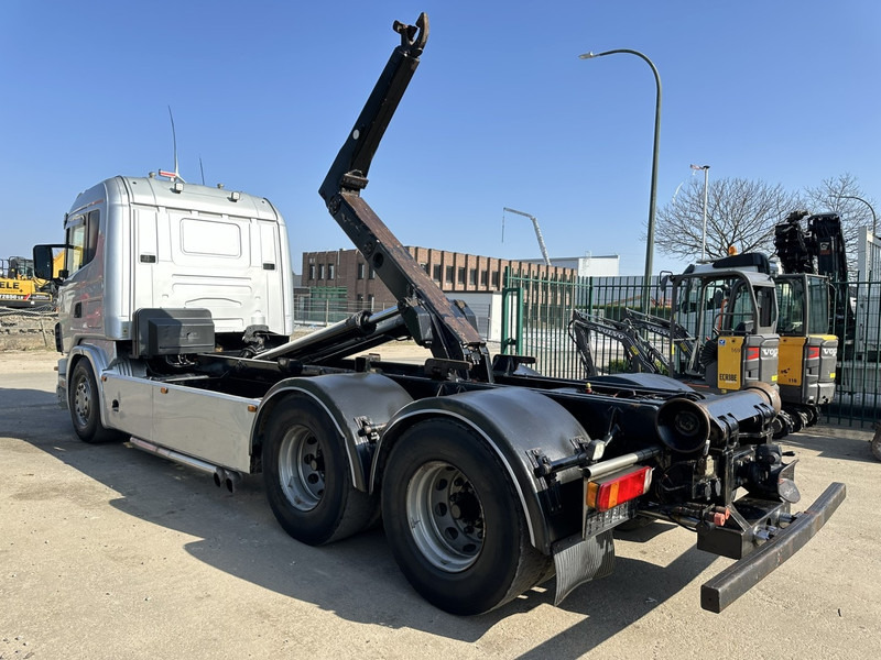 Scania 144G-530 V8 6x4 HOOKLIFT 20T MEILLER -VOL LUCHT - OPTI-CRUISE - CR19 SLAAPCABINE - Horgos rakodó teherautó: 4 kép. Scania 144G-530 V8 6x4 HOOKLIFT 20T MEILLER -VOL LUCHT - OPTI-CRUISE - CR19 SLAAPCABINE - Horgos rakodó teherautó: 4 kép.