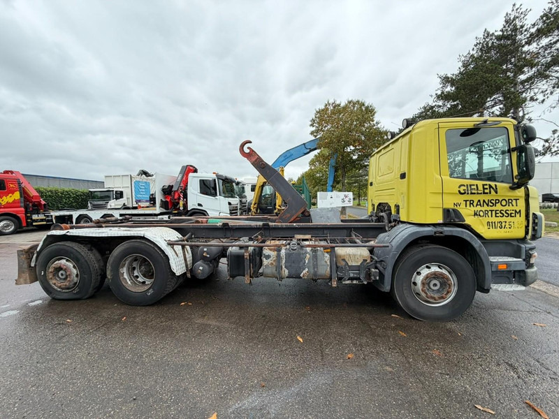 Scania 94G-260 6x2 HOOKLIFT / GANCHO - MANUAL - BE TRUCK - Horgos rakodó teherautó: 4 kép. Scania 94G-260 6x2 HOOKLIFT / GANCHO - MANUAL - BE TRUCK - Horgos rakodó teherautó: 4 kép.
