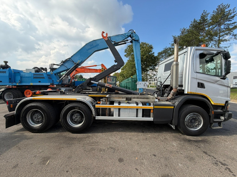 Scania G450 XT 6X4 AJK HAAKSYSTEEM 20T - 5760mm - WB 3m90 - HUB REDUCTION / STEEL SUSPENSION - EURO 6 - BE TRUCK - Horgos rakodó teherautó: 4 kép. Scania G450 XT 6X4 AJK HAAKSYSTEEM 20T - 5760mm - WB 3m90 - HUB REDUCTION / STEEL SUSPENSION - EURO 6 - BE TRUCK - Horgos rakodó teherautó: 4 kép.