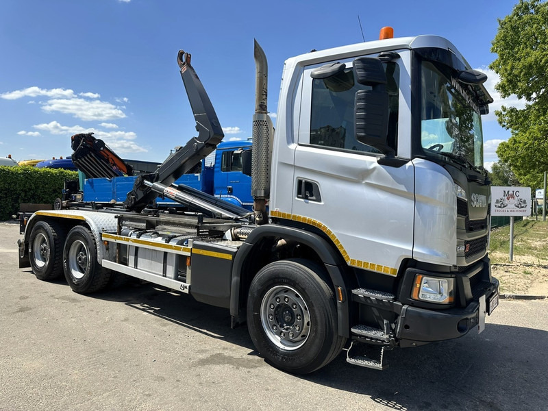 Scania G450 XT 6X4 AJK HAAKSYSTEEM 20T - 5760mm - WB 3m90 - HUB REDUCTION / STEEL SUSPENSION - EURO 6 - BE TRUCK - Horgos rakodó teherautó: 1 kép. Scania G450 XT 6X4 AJK HAAKSYSTEEM 20T - 5760mm - WB 3m90 - HUB REDUCTION / STEEL SUSPENSION - EURO 6 - BE TRUCK - Horgos rakodó teherautó: 1 kép.