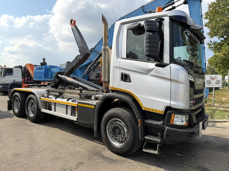 Scania G450 XT 6X4 AJK HAAKSYSTEEM 20T - 5760mm - WB 3m90 - HUB REDUCTION / STEEL SUSPENSION - EURO 6 - BE TRUCK - Horgos rakodó teherautó: 1 kép. Scania G450 XT 6X4 AJK HAAKSYSTEEM 20T - 5760mm - WB 3m90 - HUB REDUCTION / STEEL SUSPENSION - EURO 6 - BE TRUCK - Horgos rakodó teherautó: 1 kép.