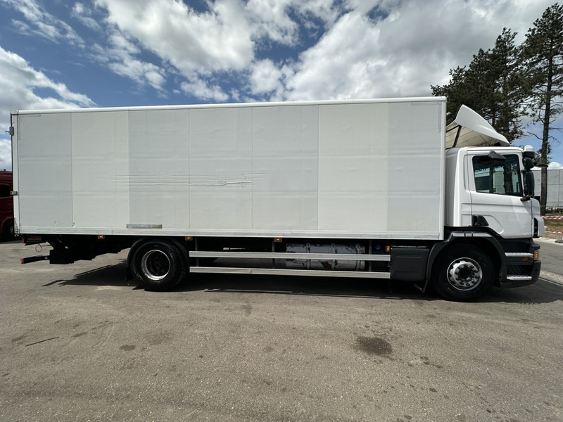 Scania P320 RETARDER - CLOSED BOX 8m25 x 2m47 x 2m30 - TAILLIFT 2000kg - EURO 6 - GOOD CONDITION - Dobozos felépítményű teherautó: 4 kép. Scania P320 RETARDER - CLOSED BOX 8m25 x 2m47 x 2m30 - TAILLIFT 2000kg - EURO 6 - GOOD CONDITION - Dobozos felépítményű teherautó: 4 kép.