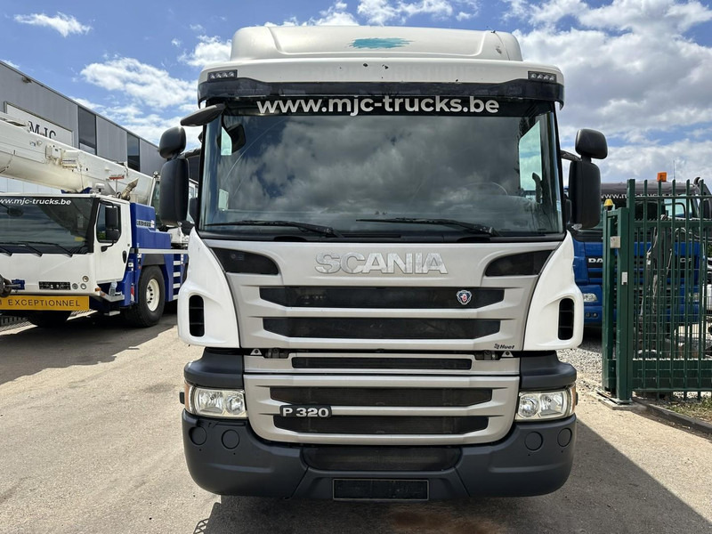 Scania P320 RETARDER - CLOSED BOX 8m25 x 2m47 x 2m30 - TAILLIFT 2000kg - EURO 6 - GOOD CONDITION - Dobozos felépítményű teherautó: 2 kép. Scania P320 RETARDER - CLOSED BOX 8m25 x 2m47 x 2m30 - TAILLIFT 2000kg - EURO 6 - GOOD CONDITION - Dobozos felépítményű teherautó: 2 kép.