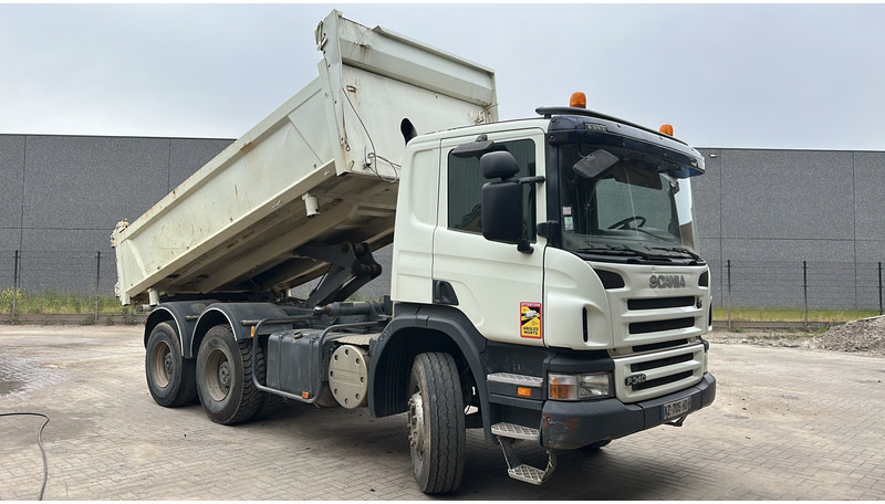 Scania P340 6x4 TIPPER / KIPPER - BORDMATIC - MANUAL - BIG AXLES / AP ACHSEN - SPRING / BLATT - *355.000km* - EURO 4 - Billenőplatós teherautó: 3 kép. Scania P340 6x4 TIPPER / KIPPER - BORDMATIC - MANUAL - BIG AXLES / AP ACHSEN - SPRING / BLATT - *355.000km* - EURO 4 - Billenőplatós teherautó: 3 kép.